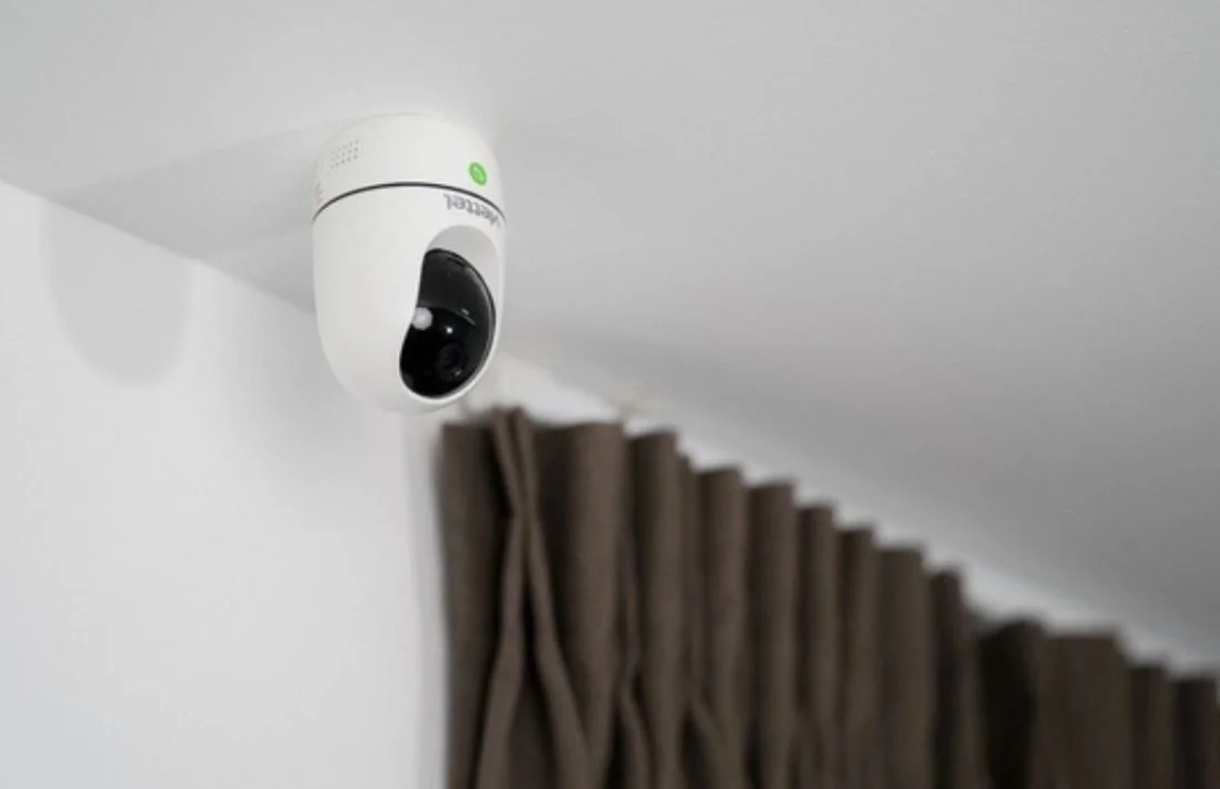 A Guide to Choosing a Home Camera for Elderly Parents